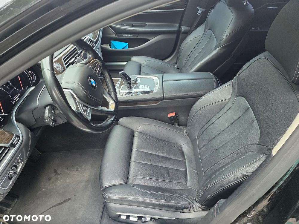 BMW Seria 7 740Li - 22