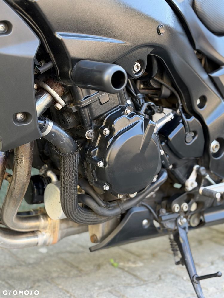 Suzuki GSR - 31