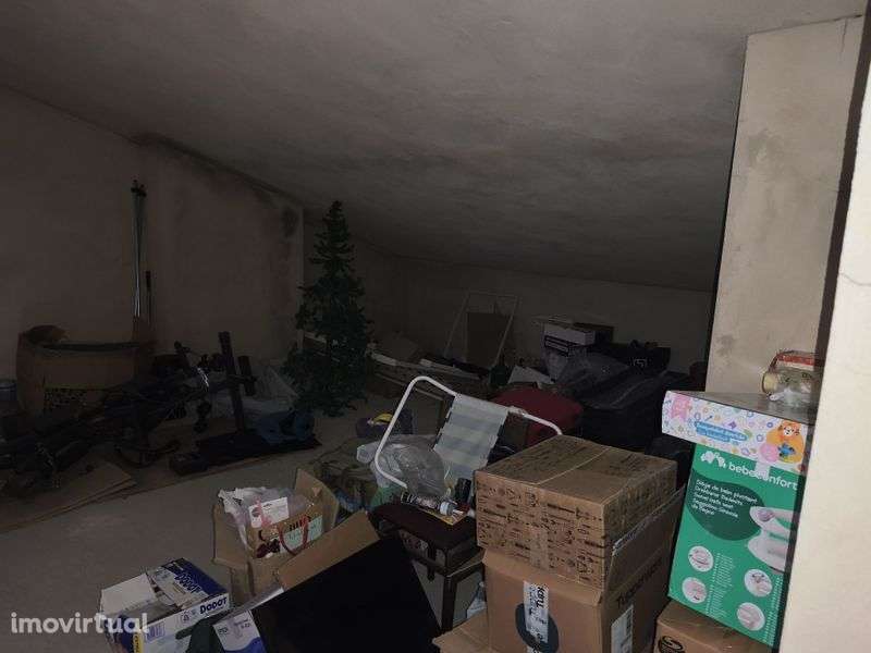 Sótão com potencial junto à praia - Grande imagem: 2/12