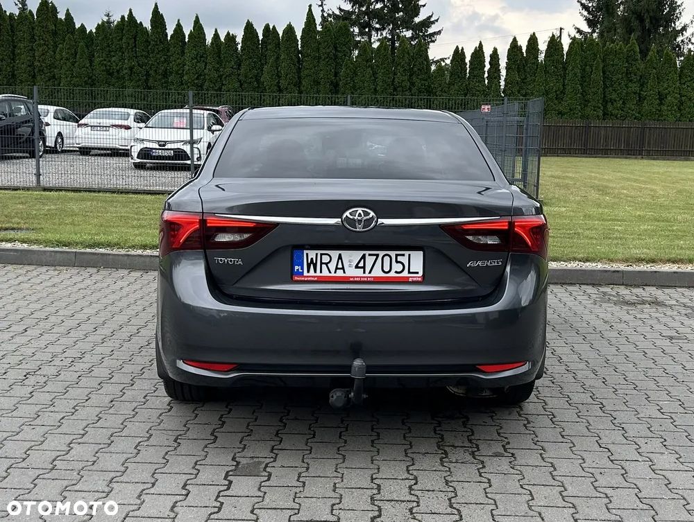 Toyota Avensis 1.8 Comfort - 21