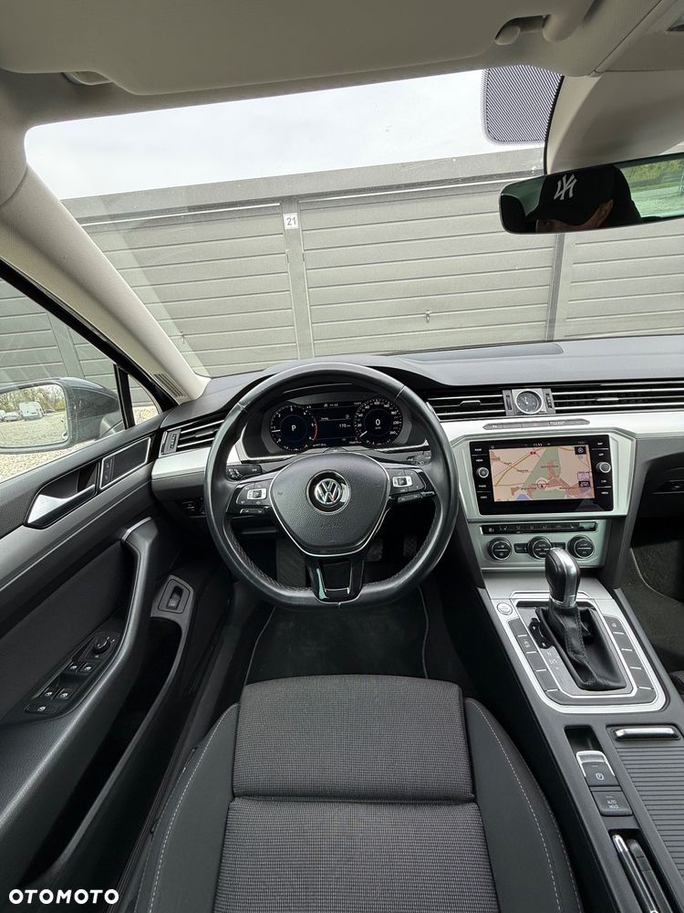 Volkswagen Passat - 27