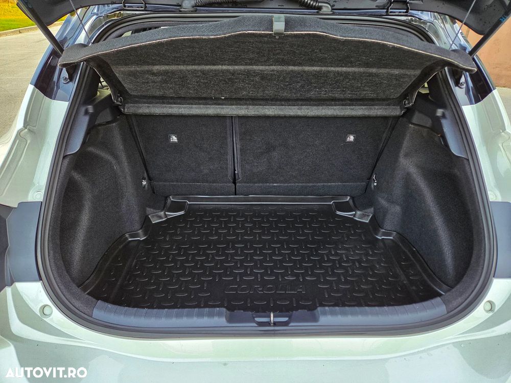 Toyota Corolla 1.8 Hybrid Business Edition - 37