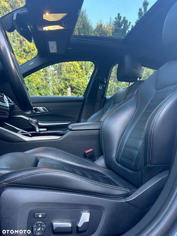 BMW Seria 3 330i xDrive - 12