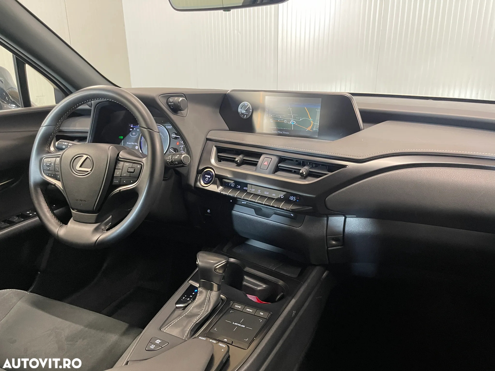 Lexus UX 250h Business Edition - 8