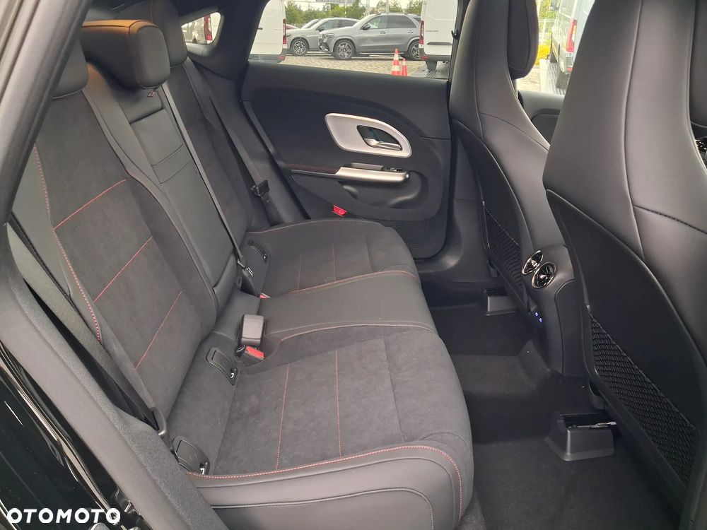 Mercedes-Benz CLA 200 mHEV 4-Matic 8G-DCT - 15