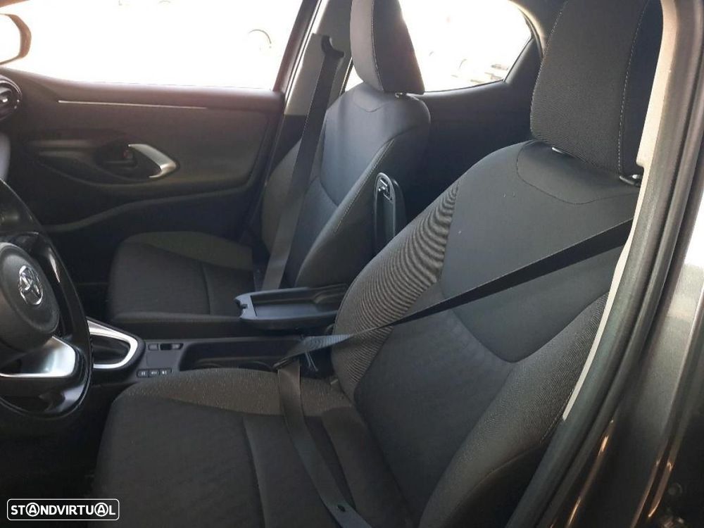 Toyota Yaris 1.5 HDF Comfort Plus - 8