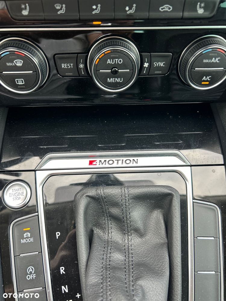 Volkswagen Passat 2.0 TDI SCR 4Motion DDG Highline - 26