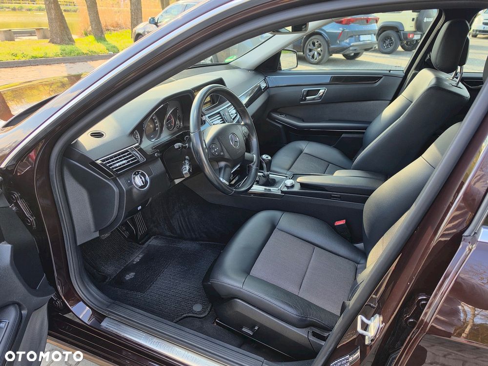 Mercedes-Benz Klasa E 250 CDI DPF BlueEFFICIENCY Avantgarde - 17