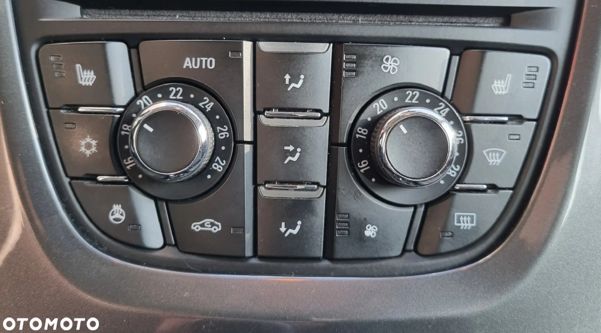 Opel Astra IV 1.4 T Cosmo - 9