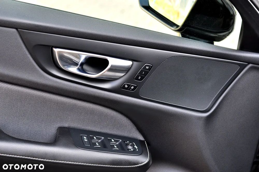 Volvo S60 T5 AWD R-Design - 14