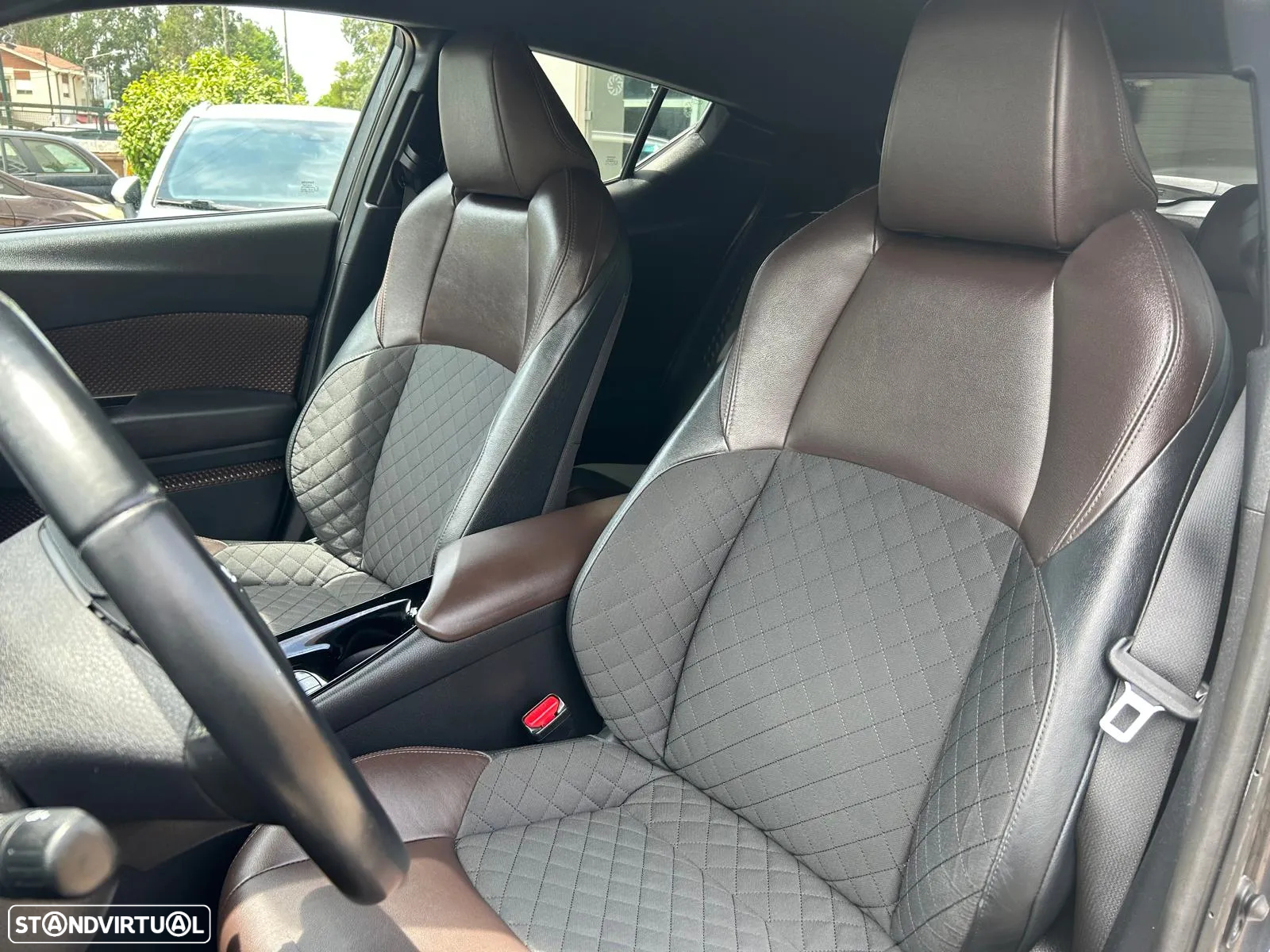 Toyota C-HR 1.8 HSD Exclusive+P.Luxury - 10