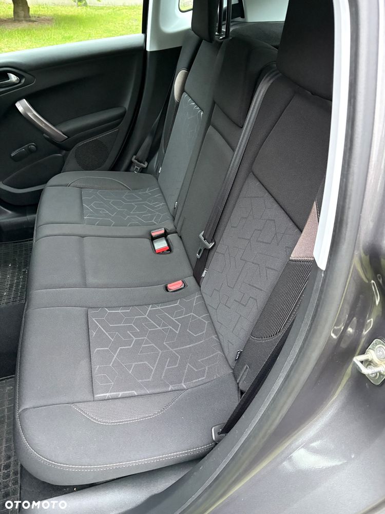 Peugeot 2008 - 12