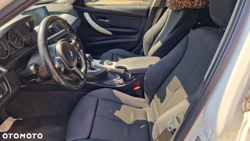 BMW Seria 3 318d DPF Touring - 9