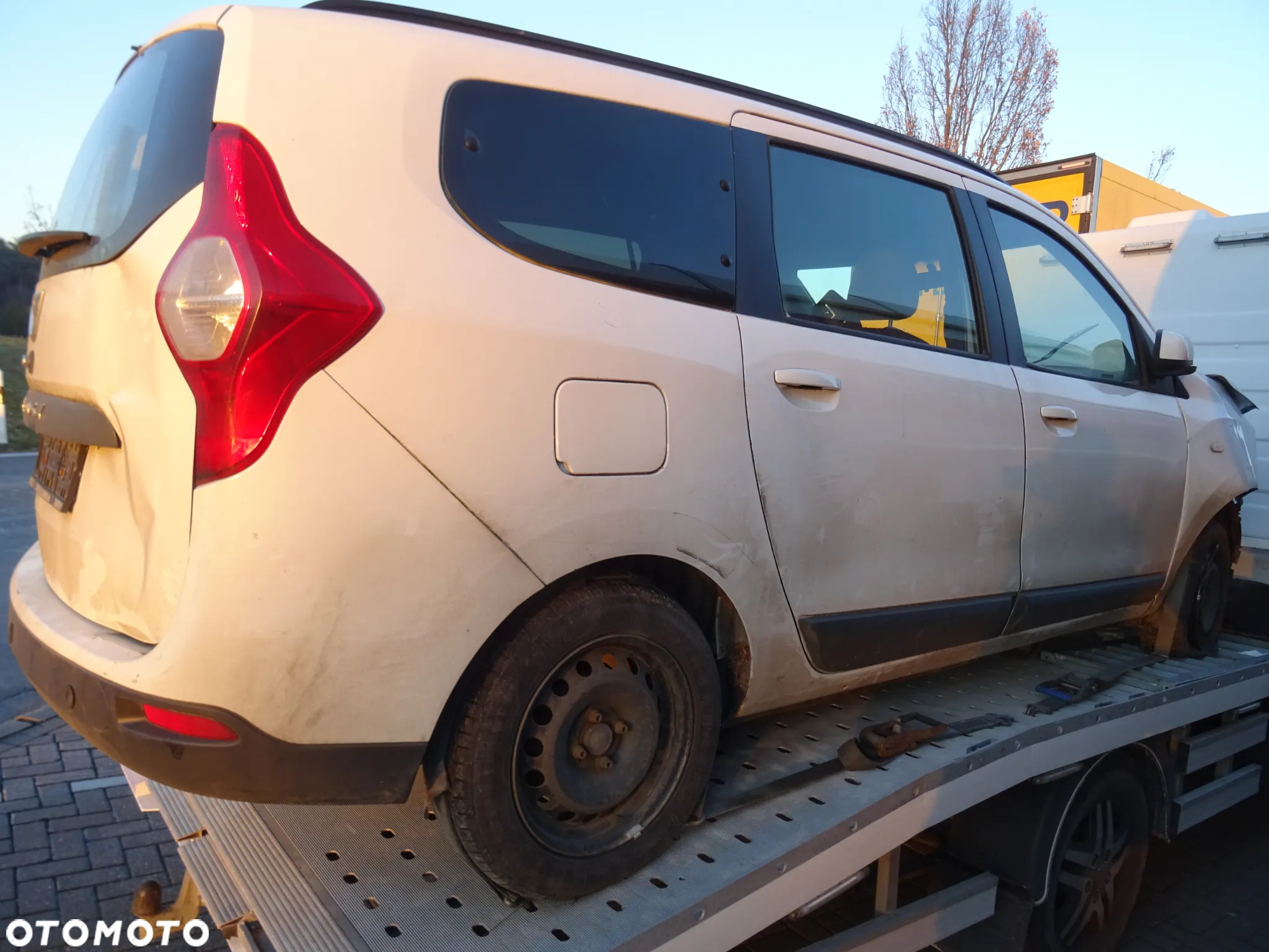 DACIA LODGY 7 OSOB FOTEL SRODKOWY  TYLNY KANAPA SRODKOWA KANAPA TYLNA RAZEM LUB OSOBNO CZESCI ROZNE - 7