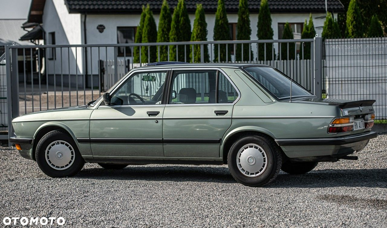 BMW Seria 5 518 i - 6