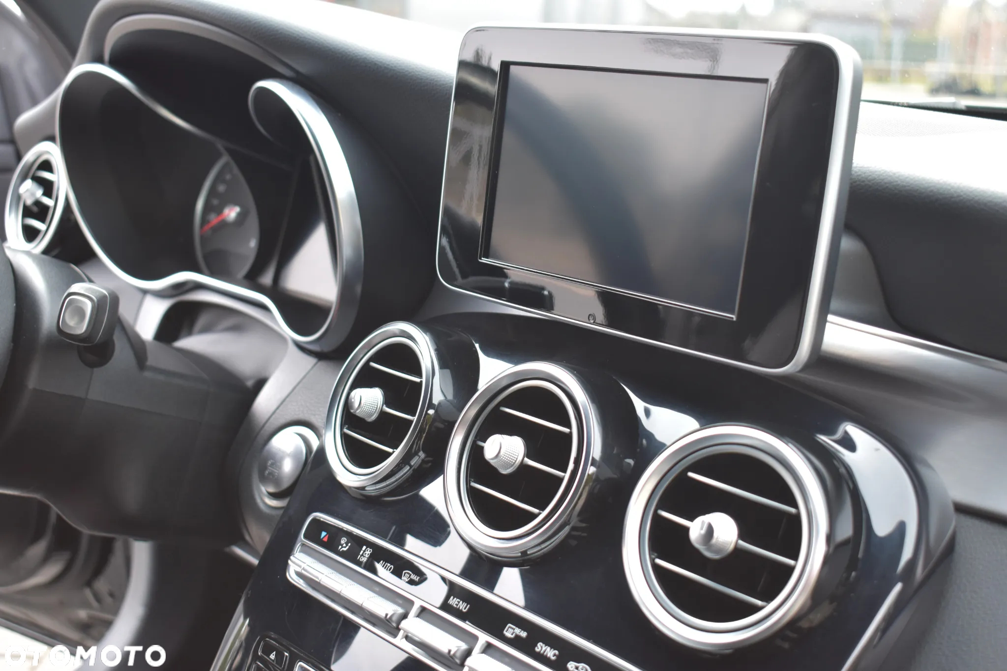 Mercedes-Benz Klasa C 300 9G-TRONIC - 36
