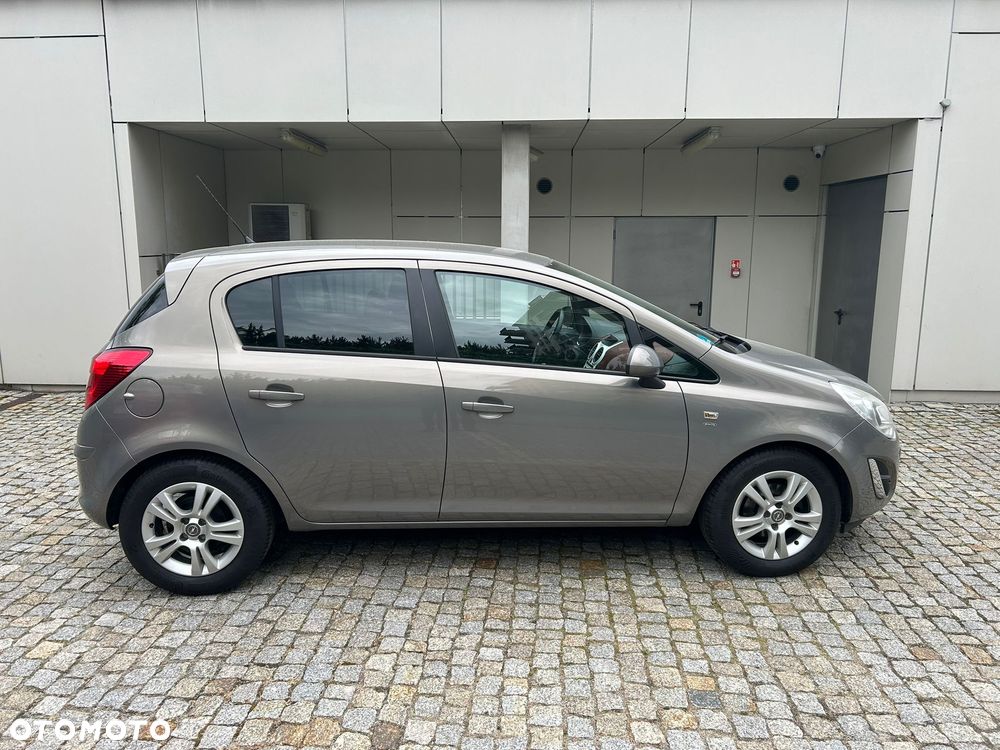 Opel Corsa 1.4 16V Cosmo - 5