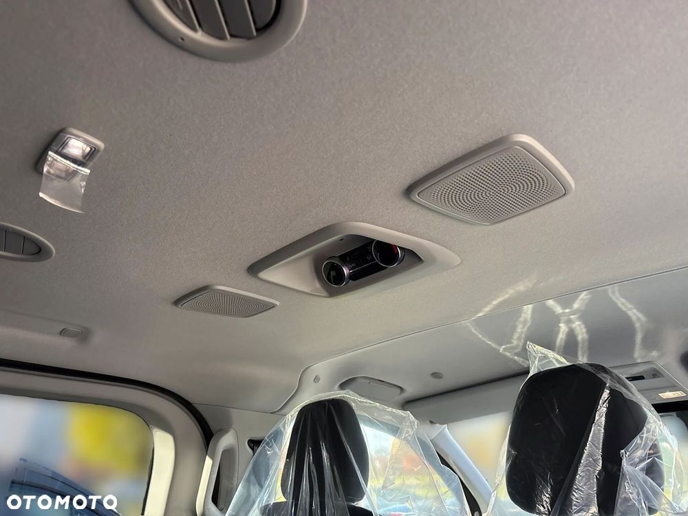 Volkswagen Caravelle - 16