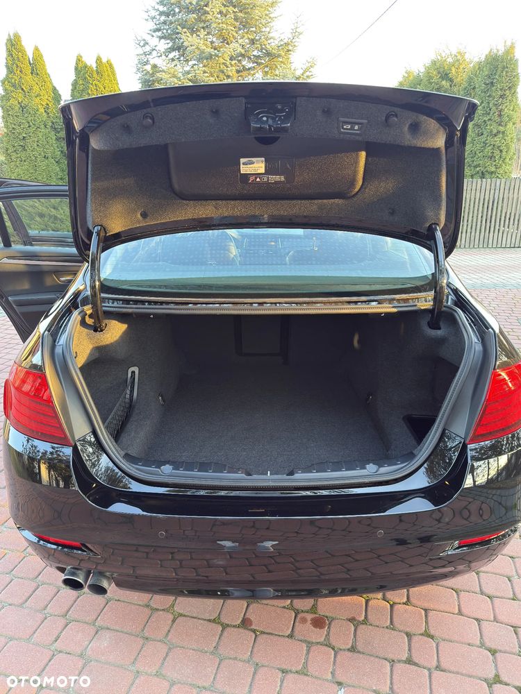 BMW Seria 5 528i xDrive - 9