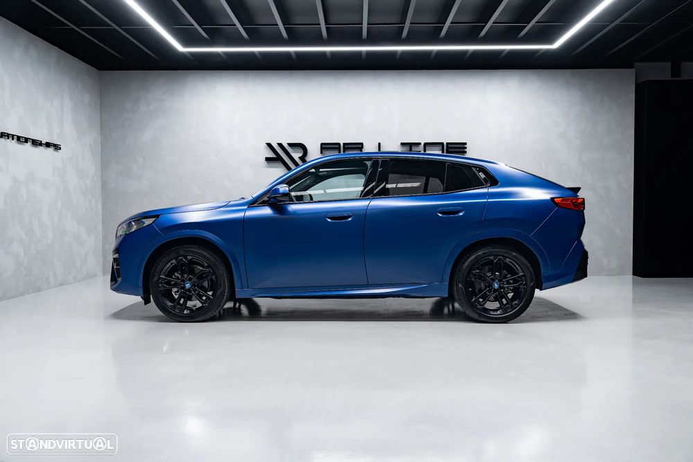 BMW iX2 eDrive20 Pack Desportivo M Pro - 17