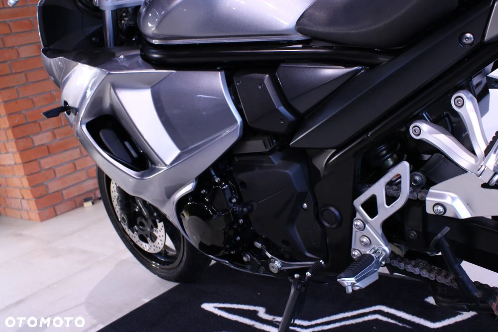 Suzuki GSX - 24