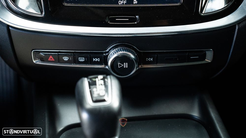 Volvo V60 2.0 D3 Momentum Geartronic - 23