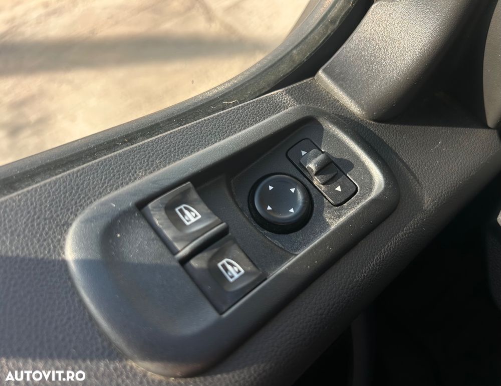 Renault Master BOX 8 EUROPALETI LIFT AXA DUBLA SPATE - 33