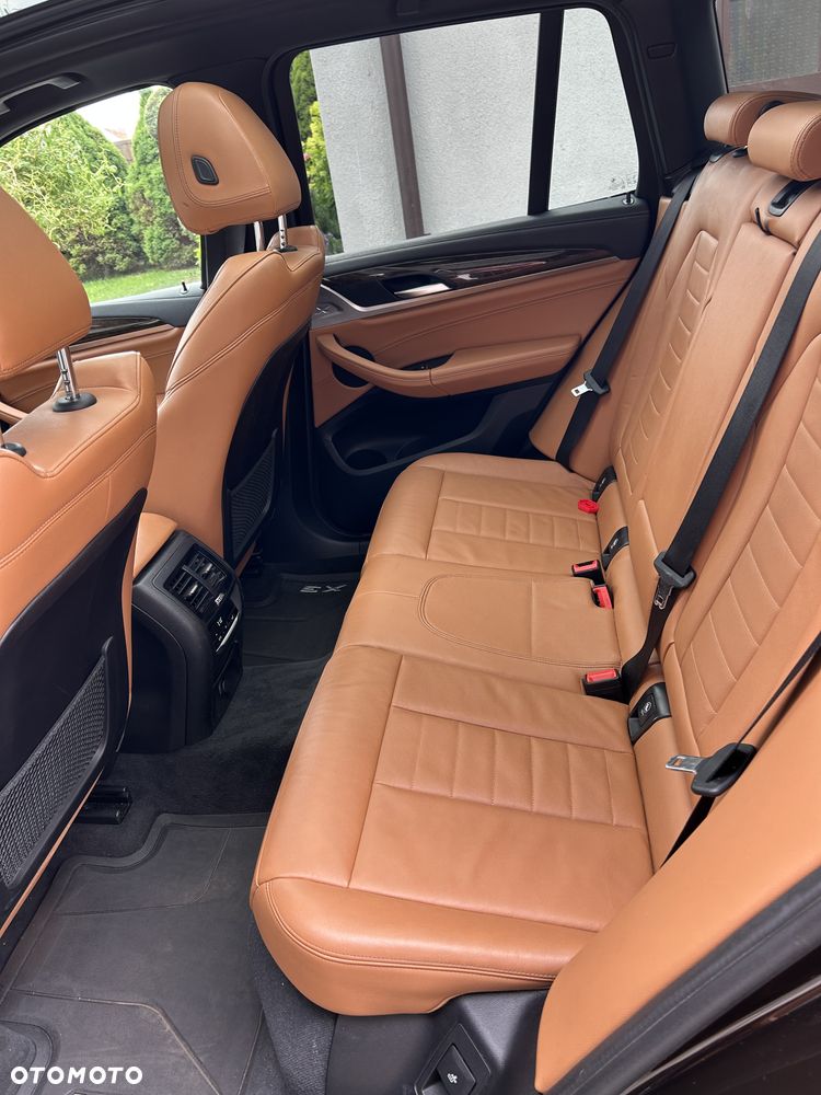 BMW X3 xDrive30i Luxury Line - 24