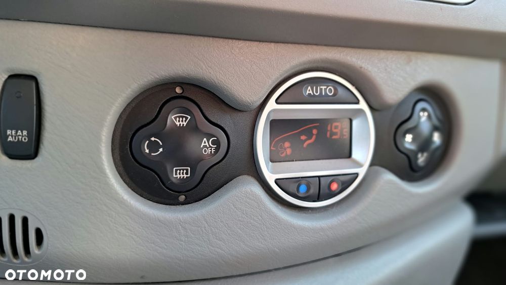Renault Trafic Grand Passenger Black Edition - 22