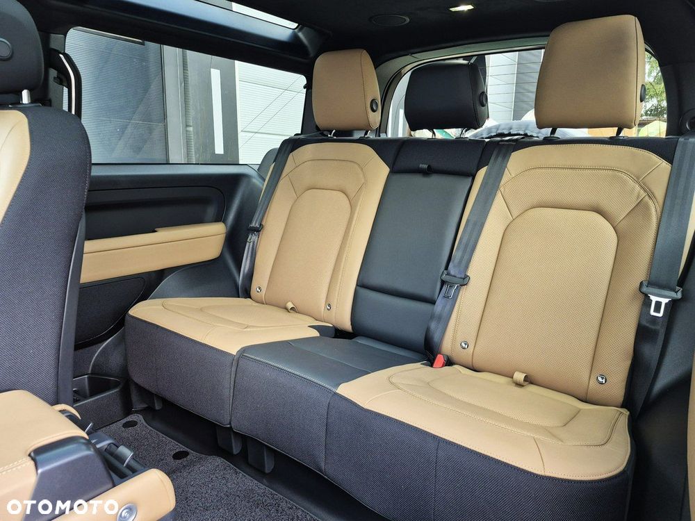 Land Rover Defender - 23