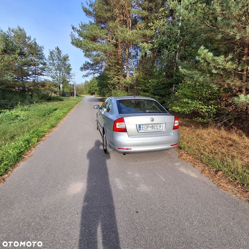 Skoda Octavia 1.6 Ambiente - 6
