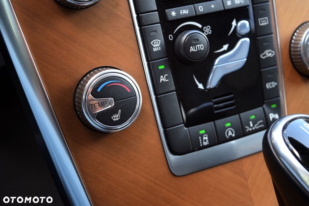 Volvo XC 60 D4 Geartronic Momentum Pro - 16