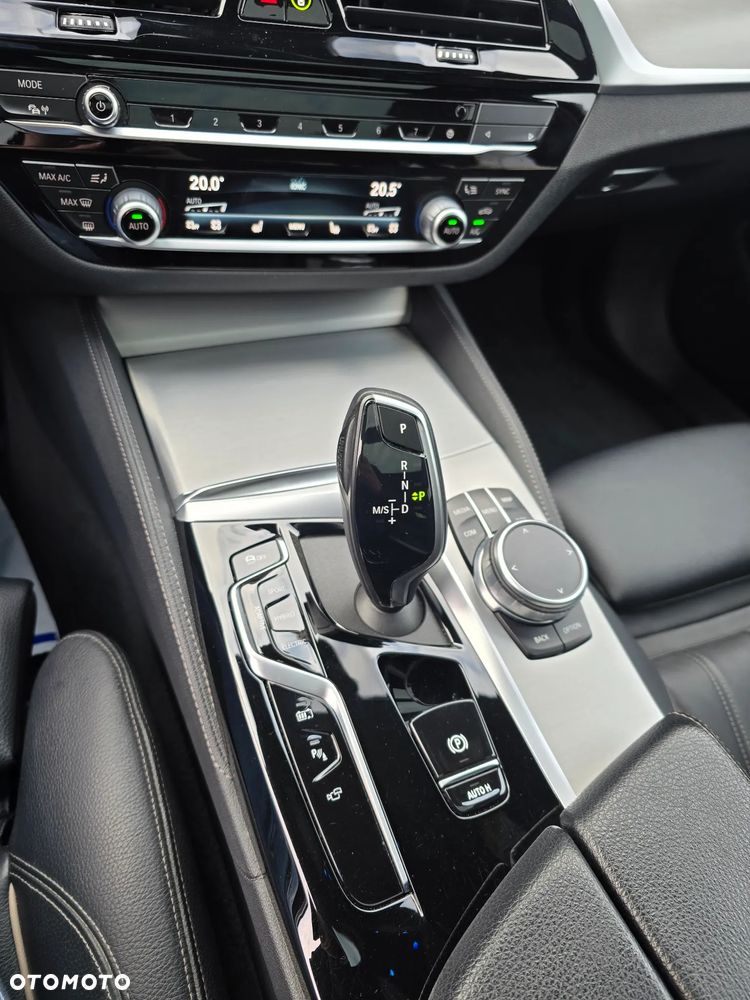 BMW Seria 5 530e M Sport sport - 19