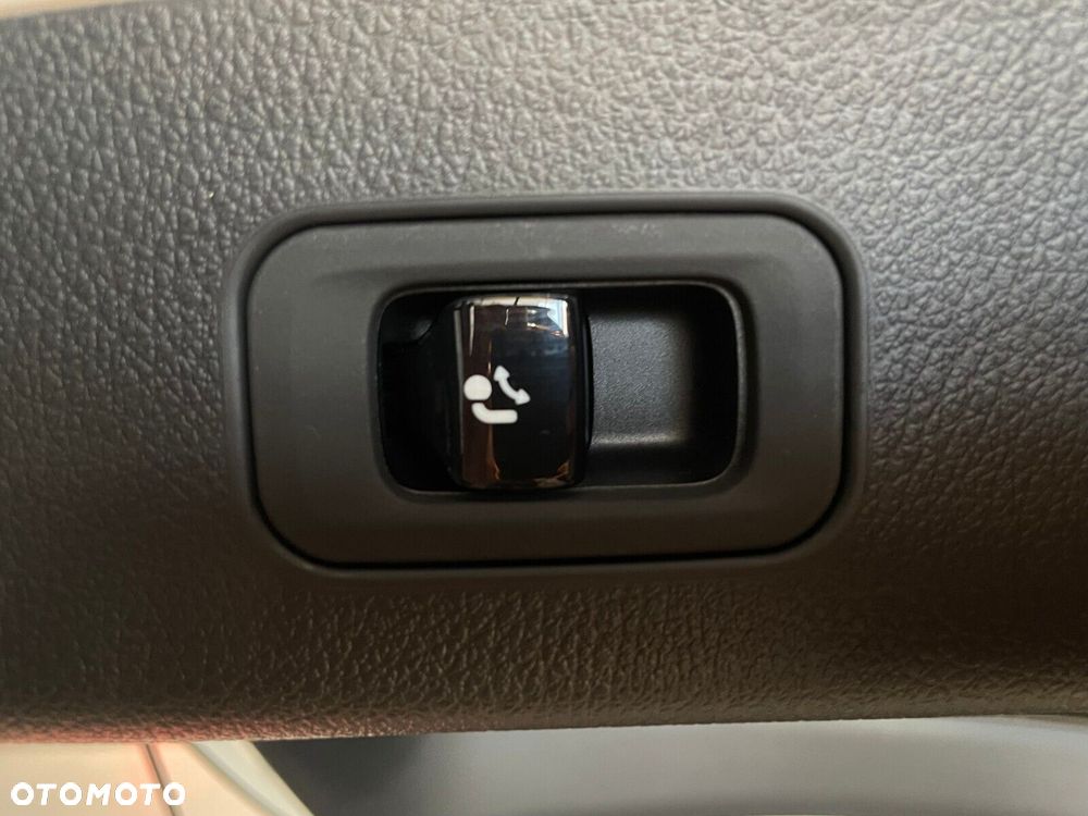 Mercedes-Benz GLC - 32