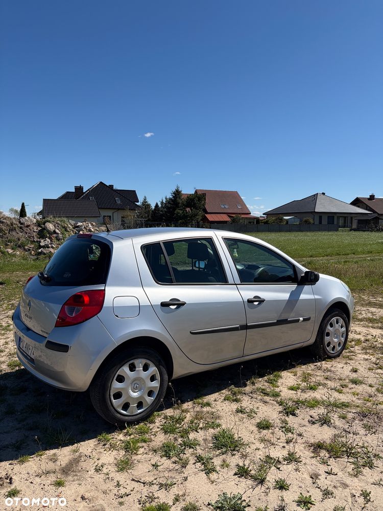 Renault Clio - 11