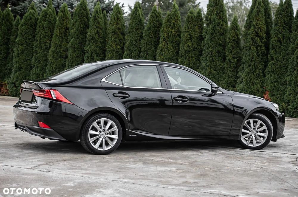 Lexus IS 300h Executive Line - 14