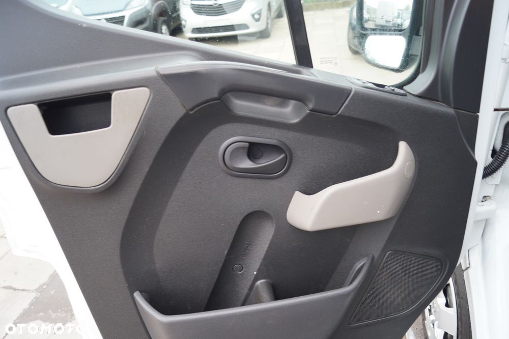 Nissan NV400 - 15
