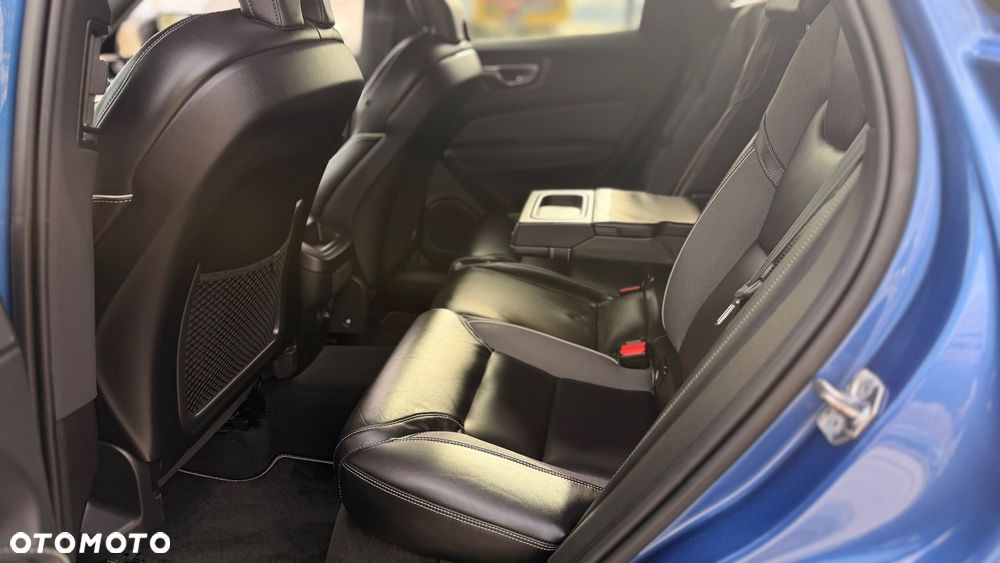 Volvo XC 60 B4 D AWD R-Design - 22