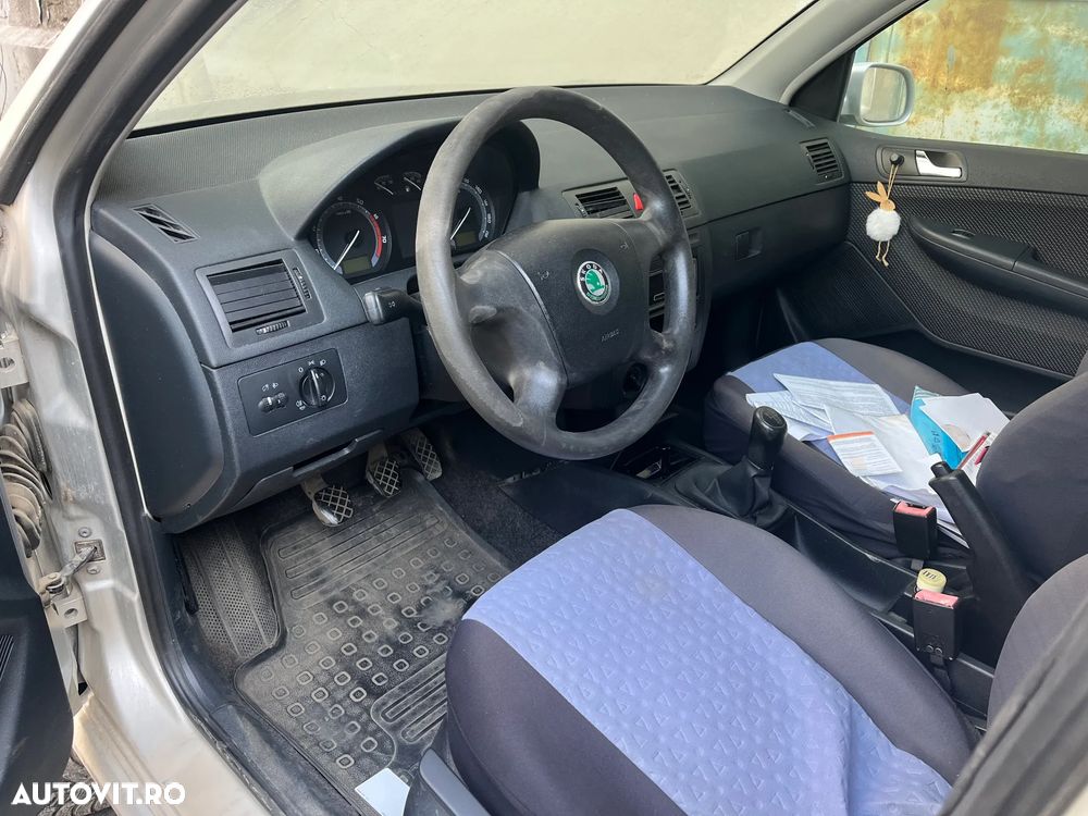 Dezmembrez Skoda Fabia 1 facelift gri argintiu 2006 1,2 benzina - 7