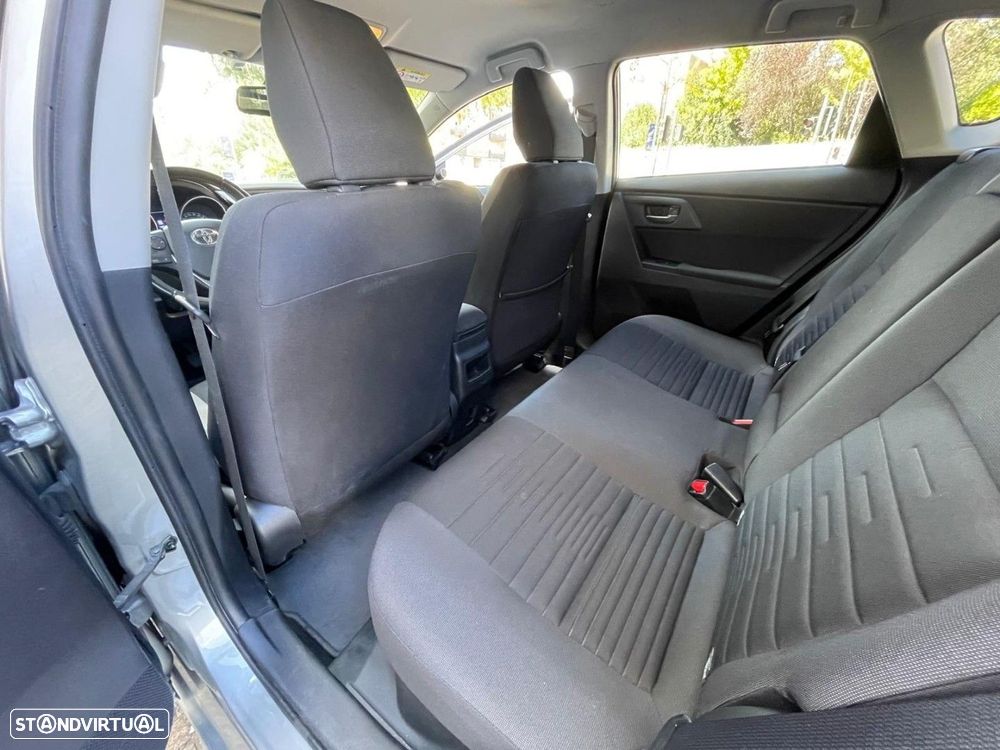 Toyota Auris 1.8 HSD Comfort +P.Techno+P.Sport - 17