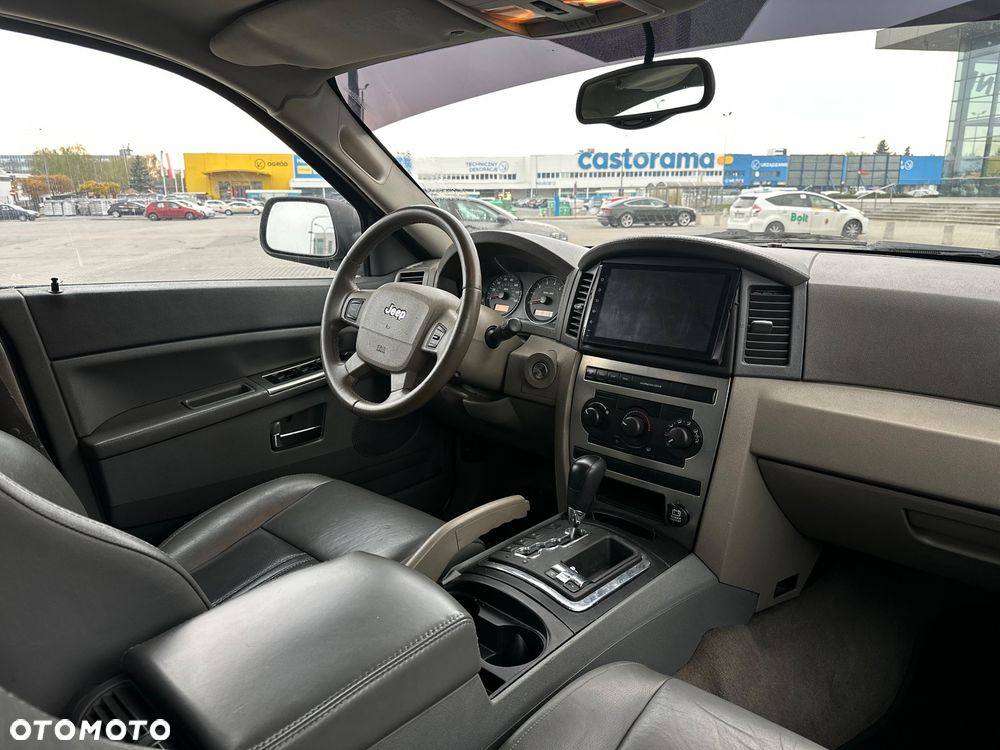 Jeep Grand Cherokee - 11