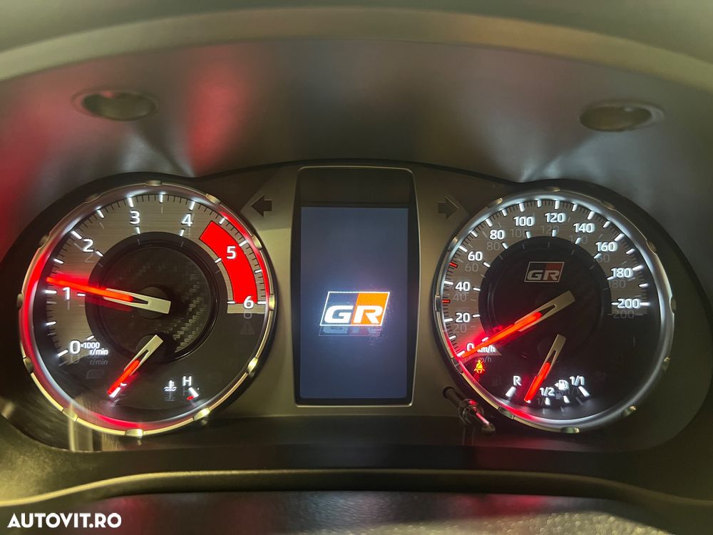 Toyota Hilux 2.8D 204CP 4x4 Double Cab AT GR Sport II - 19