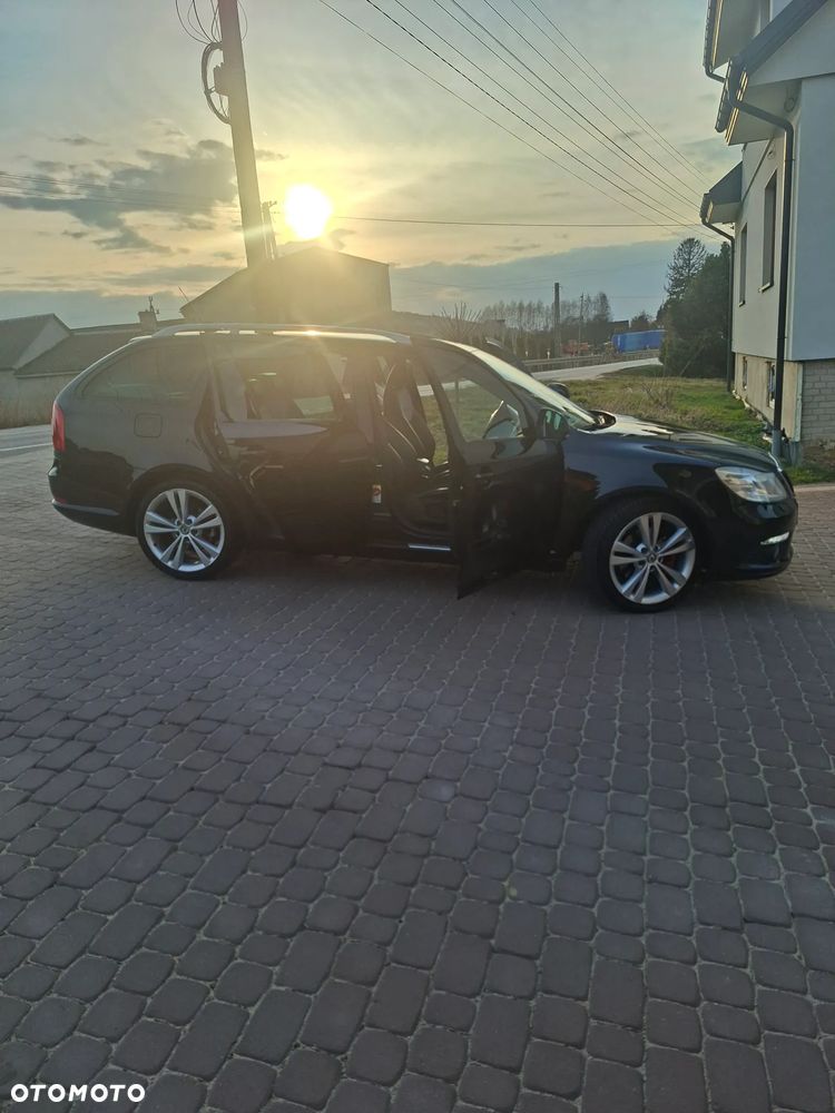 Skoda Octavia 2.0 TDI CR DPF RS - 8
