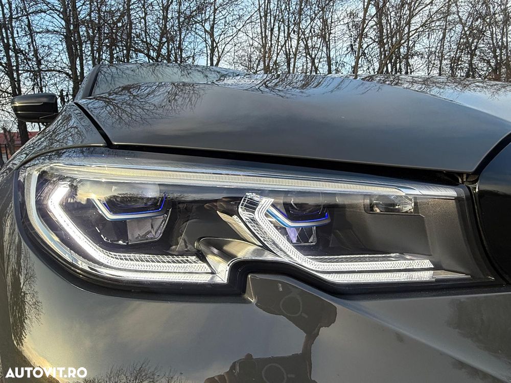 BMW Seria 3 330i xDrive AT - 26