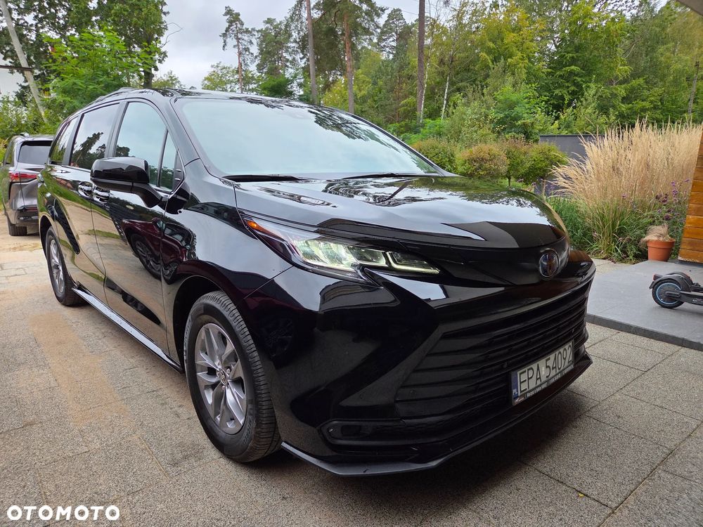 Toyota Sienna - 1