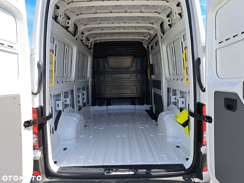 Volkswagen Crafter 35 furgon 140KM 3640 - 18