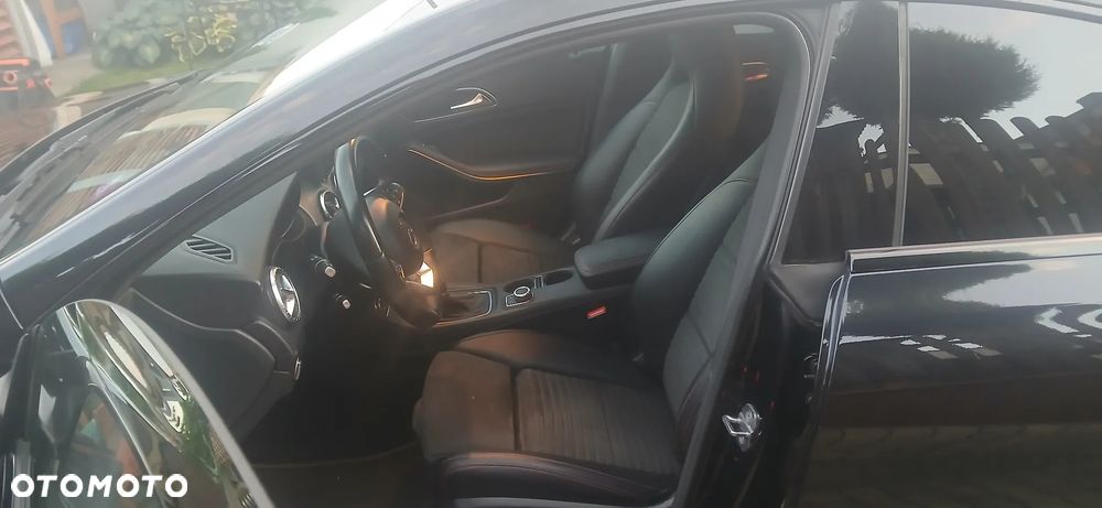 Mercedes-Benz CLA 200 AMG Line - 8