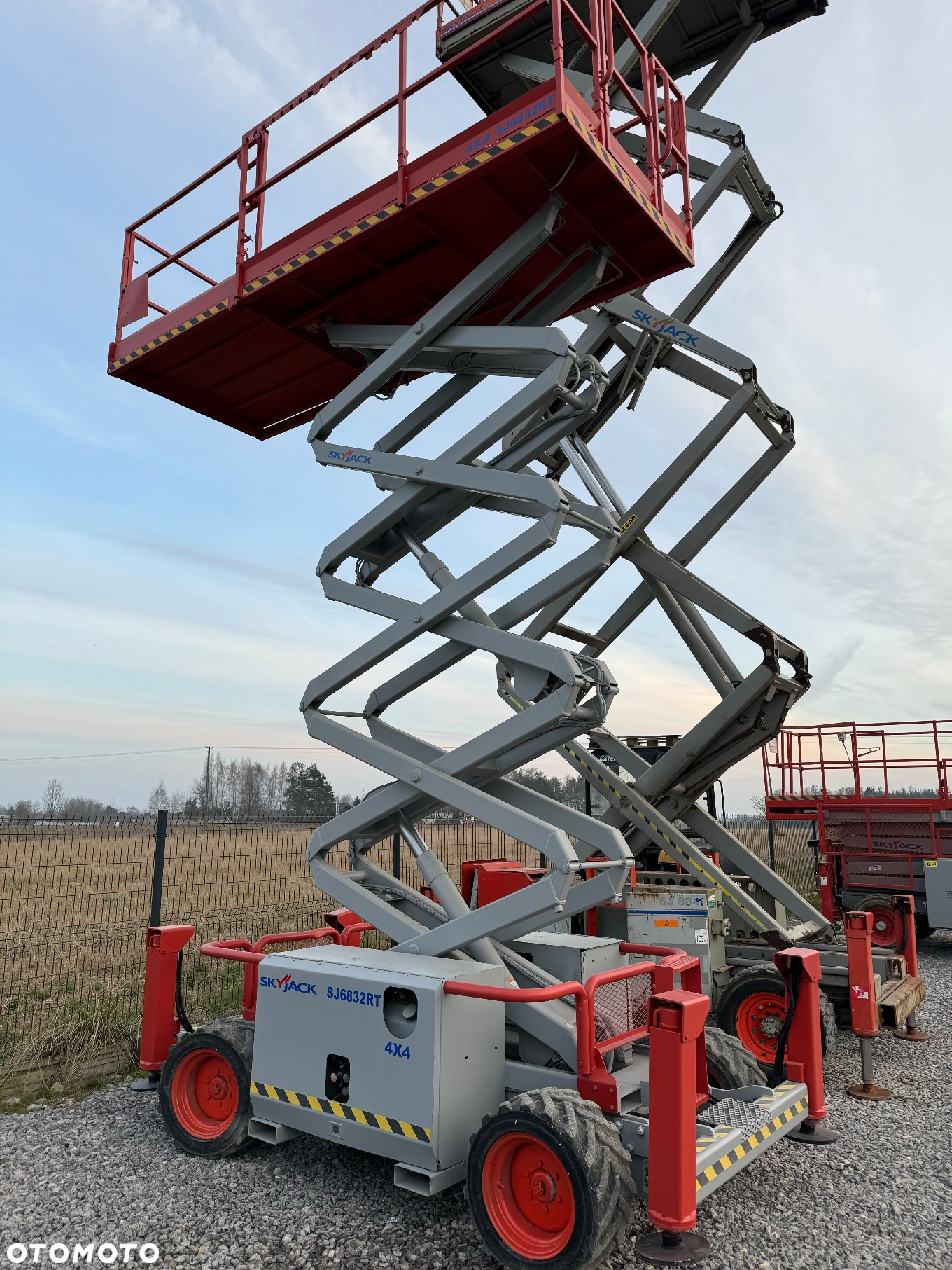 Skyjack 9250 4x4 podnośnik nożycowy podest silnik kubota - 7