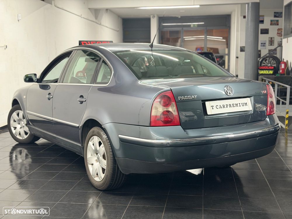 VW Passat 1.9 TDi Highline - 6