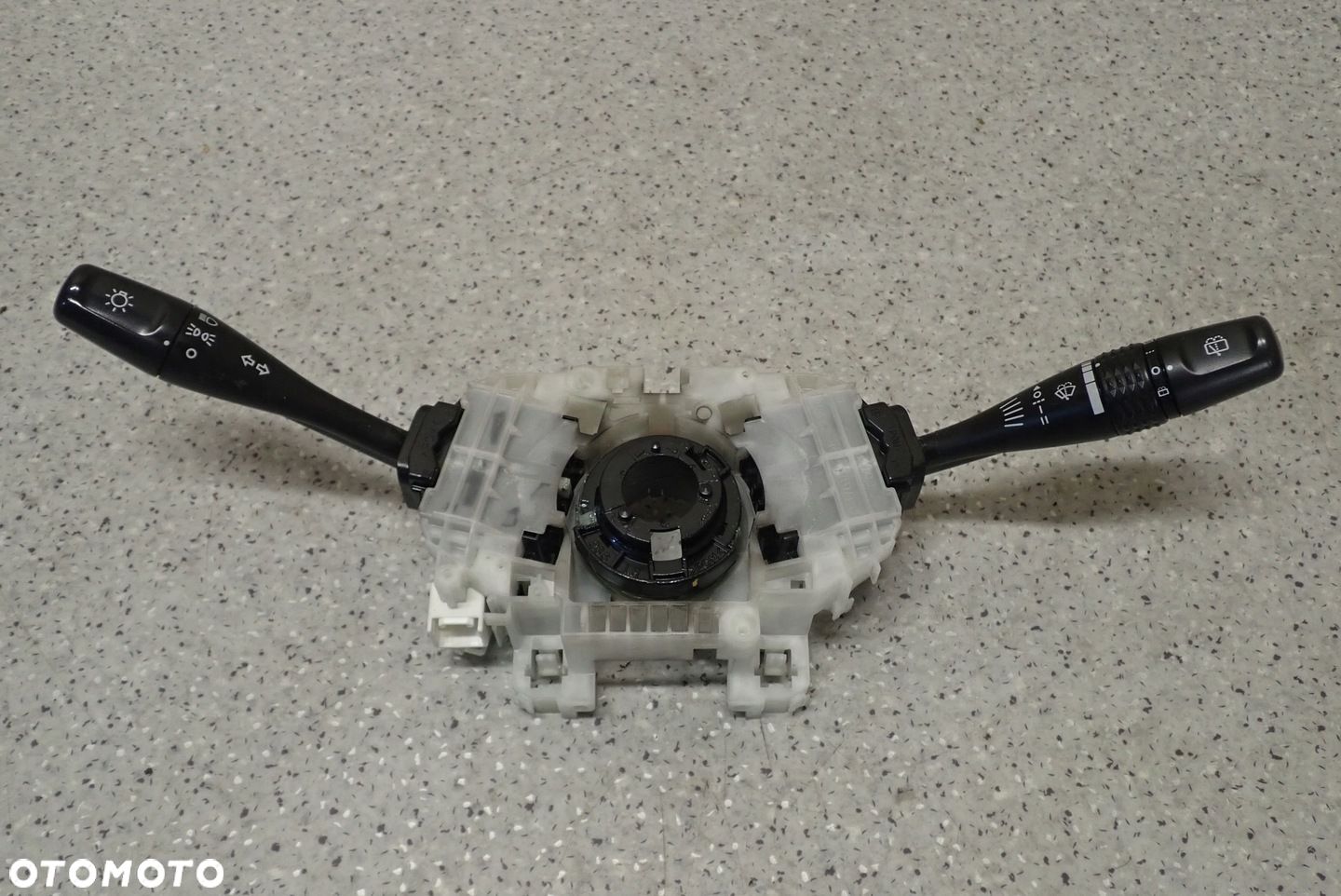 MITSUBISHI OUTLANDER PRZEŁĄCZNIK POD KIEROWNICE - 1